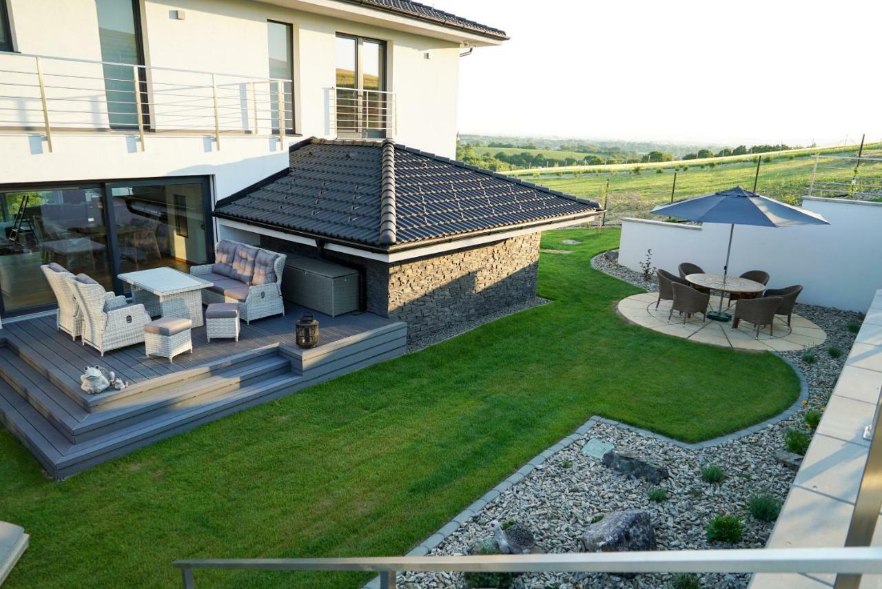 Luxury Villa Moravany nad Vahom Экстерьер фото