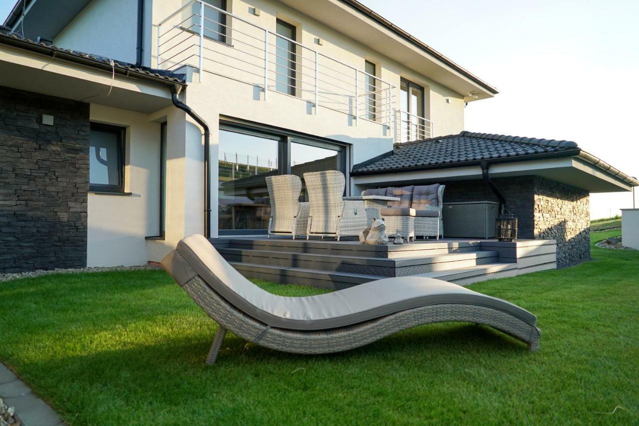 Luxury Villa Moravany nad Vahom Экстерьер фото