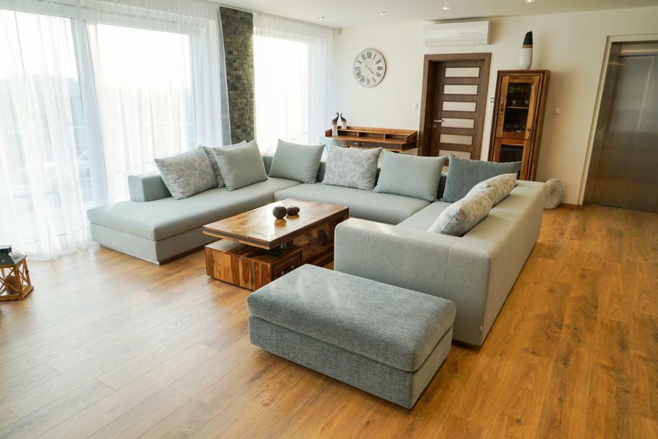 Luxury Villa Moravany nad Vahom Экстерьер фото