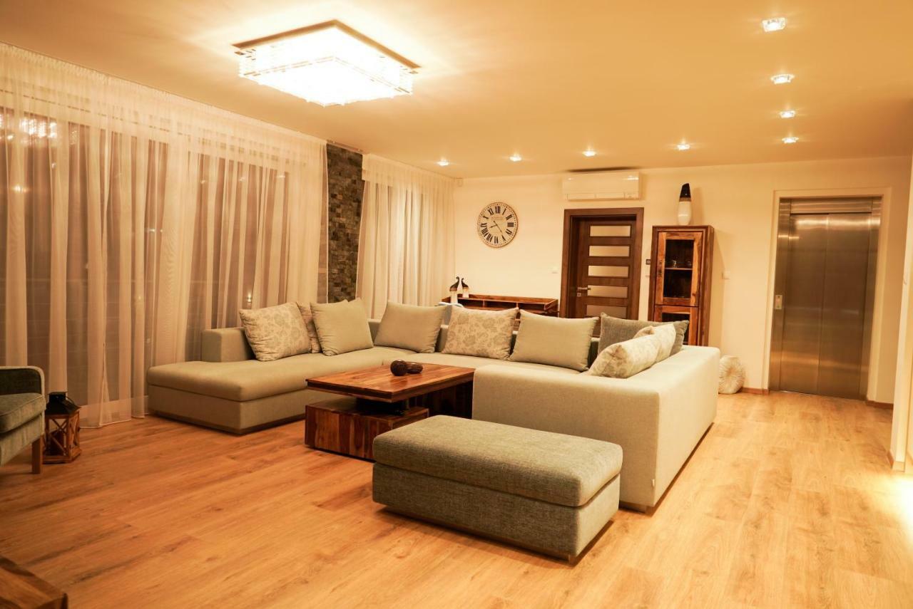 Luxury Villa Moravany nad Vahom Экстерьер фото