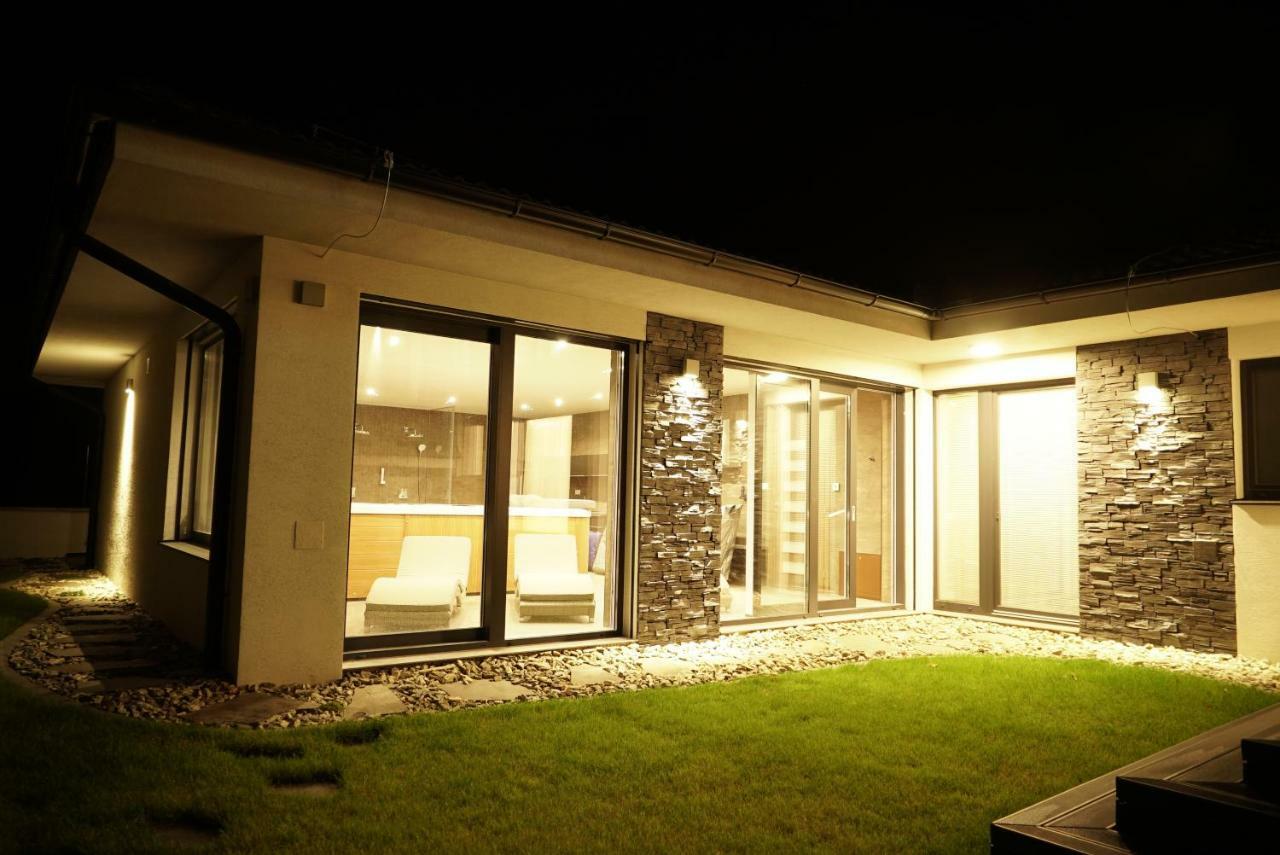 Luxury Villa Moravany nad Vahom Экстерьер фото